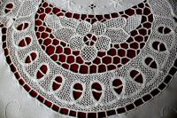 Оригинальное венецианское кружево-чудесной красоты скатерть Белоснежка 84/84 см