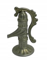 Pompa wody hydrant stara figurka cynowa bibelot kolekcjonerski sygnowana