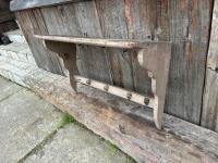 Старая деревянная народная полка