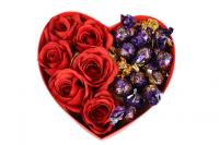 Box na prezent dzień kobiet- Kształt serca, Róże, Praliny Pszczółka