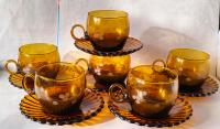 Komplet do napojów filiżanki ze spodeczkami bursztynowe