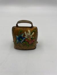 Dzwonek alpejski metalowy z motywem kwiatowym 5,5х4,5х3,0 cm
