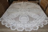 Вязаная крючком скатерть в овале_очень большая драпировка