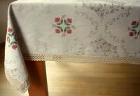 Elegancki adamaszkowy obrus z różyczkami135/165cm