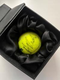 Agnieszka Radwańska - piłka z autografem