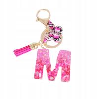 Elegancki Brelok z literą M - brokatowy, motyl, frędzel