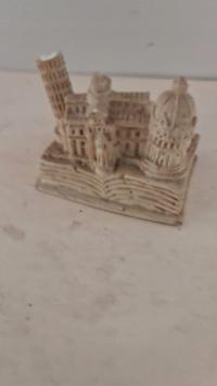 WSPANIAŁA DEKORACJA STARA FIGURKA PIEKNY MOTYW ZABYTKÓW ITALII