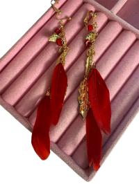 Klipsy złote blaszki długie wiszące czerwone - pióra c2
