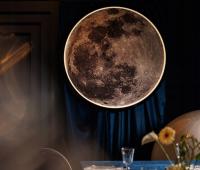 Lampa LED Księżyc 80 cm – dekoracja ścienna, drewniana, 3 barwy światła