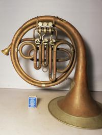 Stary instrument dęty waltornia róg