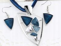 Posrebrzany komplet biżuterii damskiej modne trójkąty kamienie kolor srebro