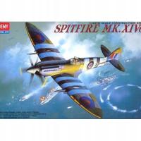 Model samolotu Submarine Spitfire Mk XIV C Academy MA-12274