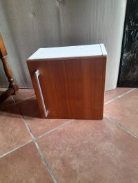 Небольшой настенный шкаф