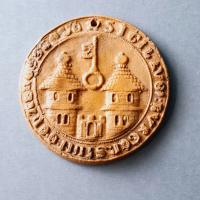 GLINIANA PIECZEĆ OZDOBA ZAWIESZKA MIASTO KLUCZ