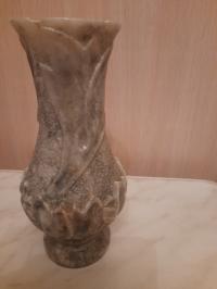 Wazon z alabastru, wys. 16 cm