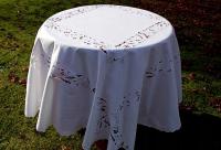 Biały, odświetny obrus, Piękne roślinne ażury - śr 155cm