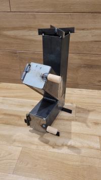 Маленькая ракетная печь с дверцами