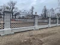 Загородка особняка, полюс, пролеты, металл / ворота