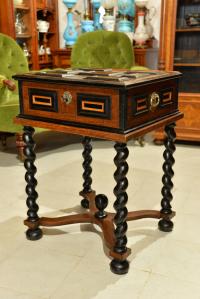 Оригинальный сундук в стиле барокко на высоких ножках ок. 1750г