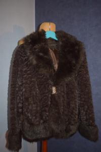 Yashimei красивый коричневый искусственный мех с декоративной застежкой_40 / 42