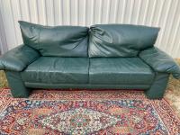 Кожаный диван
