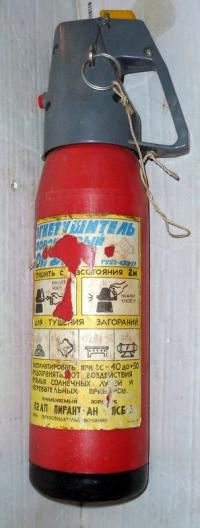 Stara po radziecka gaśnica samochodowa..