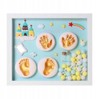 Odcisk stopy w ramce na zdjęcie dziecka