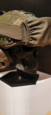 stojak na hełm czaszka