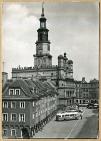 POZNAŃ :: Ratusz na Starym Rynku - stary autobus