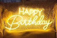 Światło nocne LED z neonowym znakiem na ścianę,