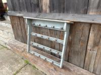 Stara drewniana półka wieszak kuchenny