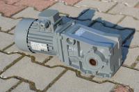 Motoreduktor kątowy 0.37kw 63obr. /min.. LENZE