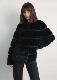 OCHNIK Czarne futro damskie z aplikacjami FUTDP-0067-99(Z25)