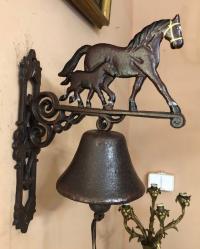 Duży użytkowy DZWON żeliwny żeliwo KOŃ źrebak dzwonek