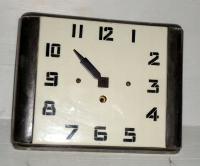 Stary zegar z ceramiczną tarczą stylu Art Deco.