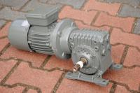 Motoreduktor kątowy 0.37kw. 50obr z hamulcem LENZE