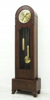 Антикварные, красивые стоячие часы типа баба 30-х годов после реставрации
