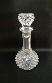 Kryształowa karafka z korkiem