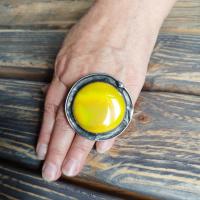 Okazały duży słoneczno żółty - regulowany pierścionek witrażowy