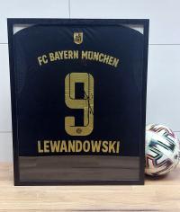 Robert Lewandowski, Bayern M. - koszulka z autografem w ramie (zag)