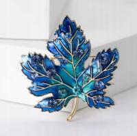 23- broszka- CUDNY LIŚĆ KLONU-cyrkonie-NA PREZENT