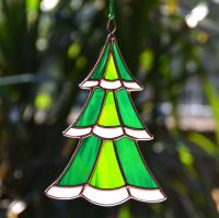 Choinka ze szkła witrażowego – dekoracja świąteczna handmade