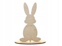 Кролик сидит на подставке фанерный заяц