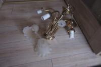 ŻYRANDOL POZŁACANY Z PIĘCIOMA KLOSZAMI