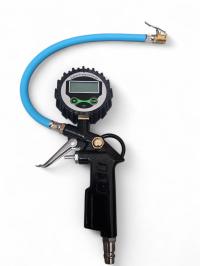 PISTOLET DO POMPOWANIA KÓŁ Z MANOMETREM ELEKTRONICZNYM