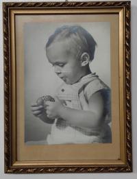 Эдвард Хартвиг фотография ребенка с виноградом