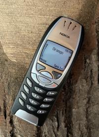 Odnowiona Nokia 6310i, 4 kolory do wyboru, 2 baterie + oryginalna ładowarka
