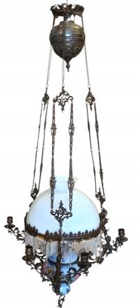 Старинная керосиновая лампа с подсвечниками по бокам