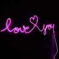 Neonowy napis 5 m - stwórz własny, personalizowany