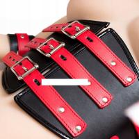 skórzany kołnierz krępujący fetysz bdsm ręce szyje